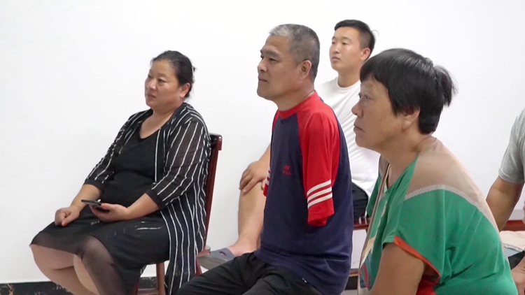 贾媛媛游泳冠军_贾红光游泳视频_游泳冠军贾红光