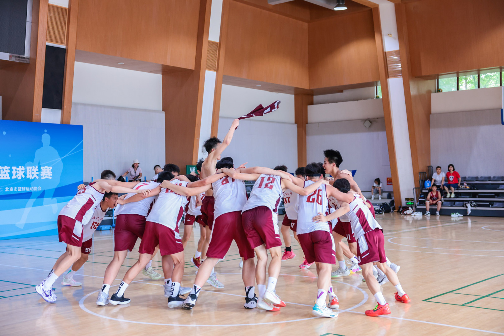 下南小学篮球比赛冠军是谁_全国篮球小学生冠军_篮球赛冠军
