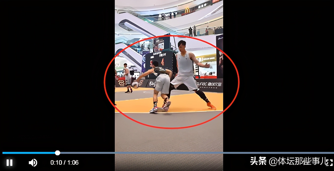 篮球绊脚判罚动作_篮球绊脚算犯规吗_篮球有绊脚规则
