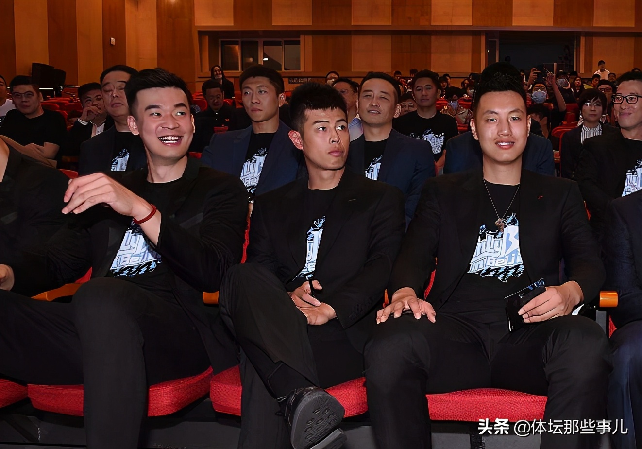 篮球有绊脚规则_篮球绊脚判罚动作_篮球绊脚算犯规吗