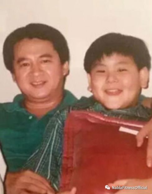 明星健身训练男_健身明星训练男生图片_健身男星