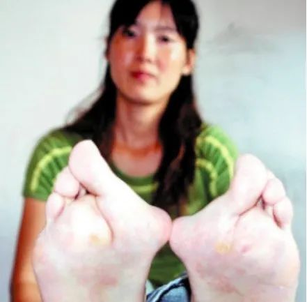 希腊举重冠军被迫退役视频_希腊举重运动员退赛_希腊举重退役