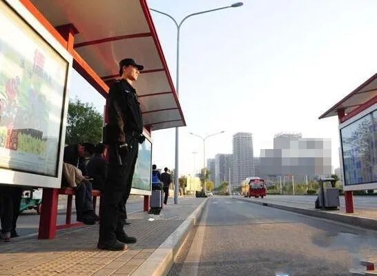 希腊举重运动员退赛_希腊举重冠军被迫退役视频_希腊举重退役