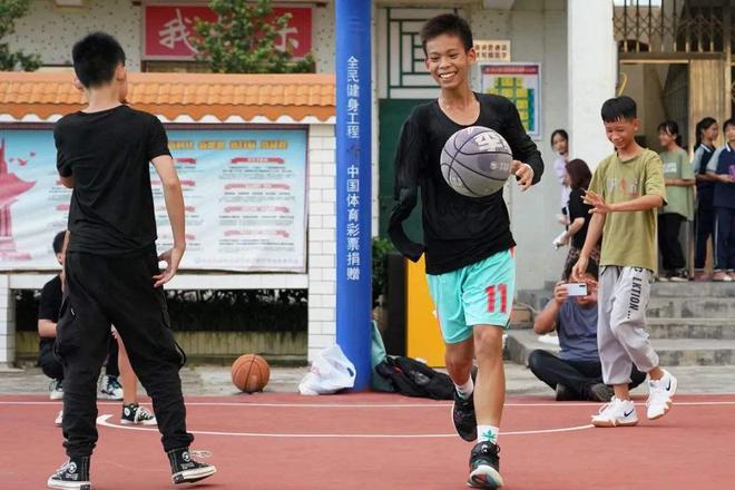 篮球应该怎么打_打篮球技巧 12岁_篮球打法教程