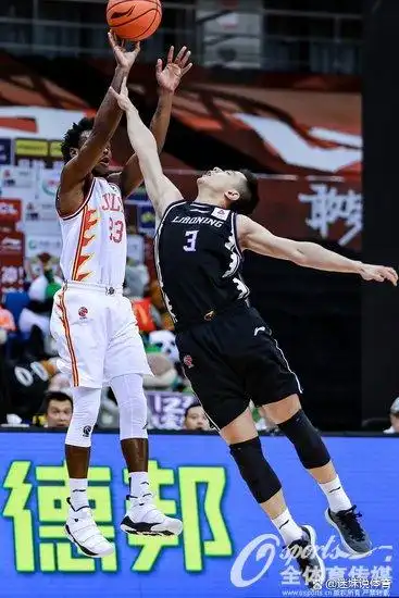 篮球规则中打手定义是什么_篮球规则打手什么意思_篮球中打手的定义