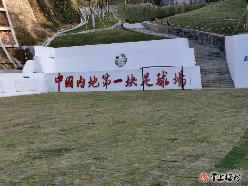 踢足球喝酒的玩法_酒场踢足球规则_踢足球喝酒小游戏