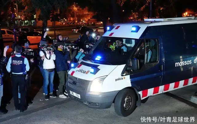 小罗监狱杯夺冠贴吧_小罗在监狱拿足球冠军_小罗监狱踢足球