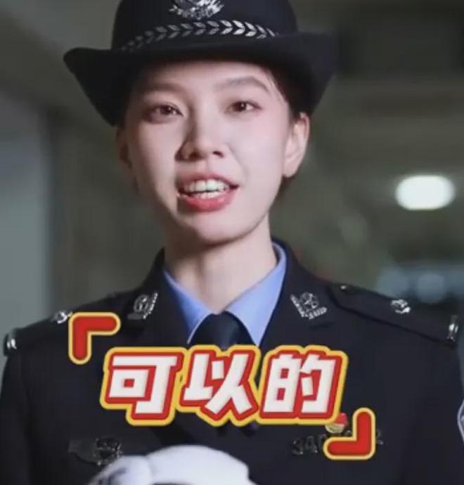 小罗在监狱拿足球冠军_小罗监狱踢足球_监狱球王小罗