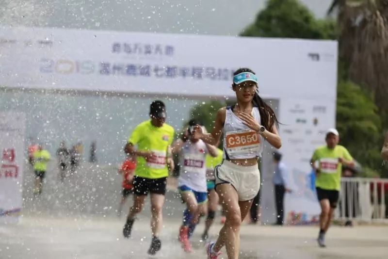 马拉松前一天还跑吗_马拉松前两天跑不跑_跑马拉松前一晚