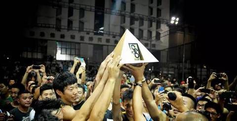 篮球冠军在街头表演的电影_街头篮球纪录片_电影街头篮球冠军表演视频